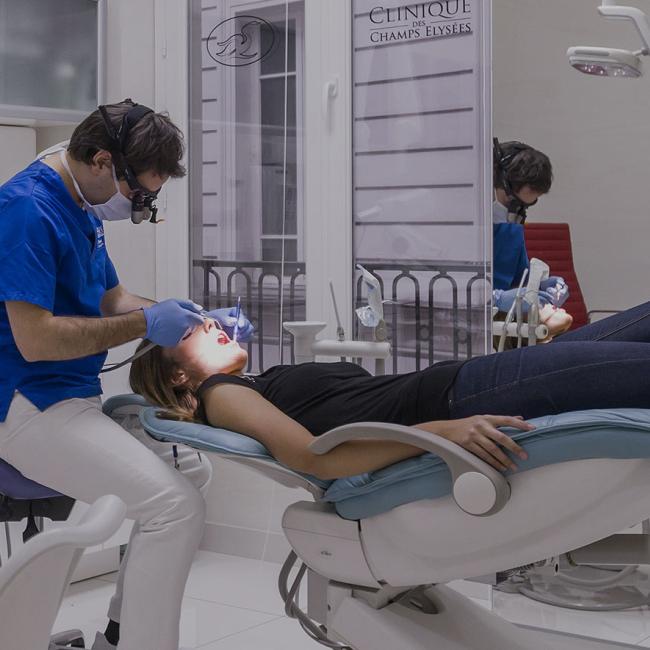 Implants dentaires à Paris | Intervention et prix | Clinique des Champs-Elysées