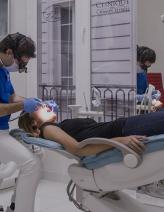 Implants dentaires à Paris | Intervention et prix | Clinique des Champs-Elysées
