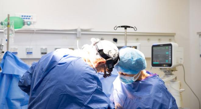 Une intervention de chirurgie en cours