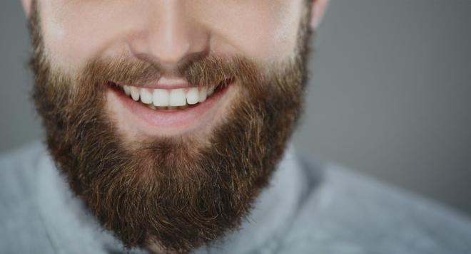 Trou dans la barbe : Comment faire repousser les poils sur les joues ?  | Clinique des Champs-Elysées
